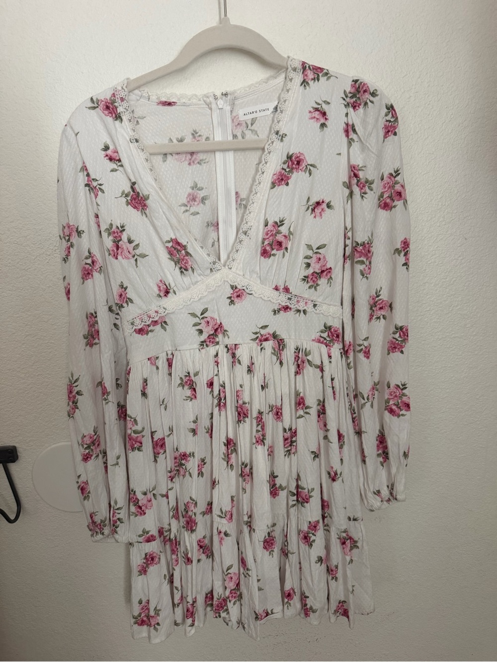 Altar'd State White Floral Lace-Trimmed V-Neck Dress